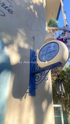 ディズニーランドの香水屋さんを訪れる✨