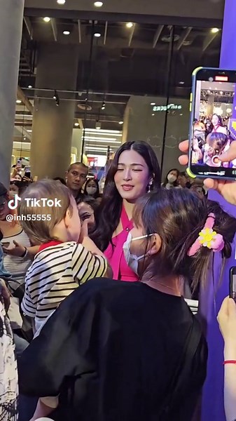 Chơi zui quá nên nhỏ theo p’ling bye bye mẹ luôn 🤣🤣🤣 #linglingkwong #thesecretofus #lingorm #ormkornnaphat #viral @Lingling Kwong