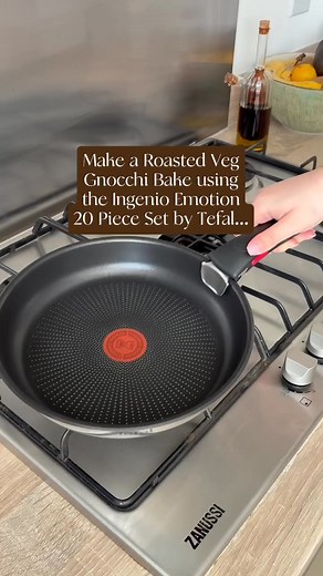 Save up to 50% of cupboard space with Ingenio's removable handle. Move between the hob, oven, table & fridge with just a simple click. With the longest lasting non-stick*, you can trust in the world no.1 cookware brand. | Tefal