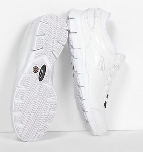 15 Best Waterproof Nursing Shoes [2026 COMFORT GUIDE]