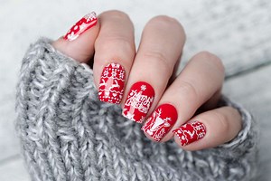 8 Christmas Nail Designs That You Can Easily Do at Home