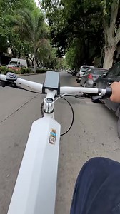 ⚡ Descubrí la potencia de la movilidad renovada. Con la VR de Rodar Electric accedés a una e-bike Argentina de alta gama: autonomía de 30 a 50 km por carga, velocidades de hasta 32 km/h, versiones con potencia de 350 W a 1.500 W y batería de 36 V o 48 V. Elegí rodado 26″ o 29″, color negro o blanco, y un diseño todo-terreno listo para tu día a día o tus escapadas. Olvidate del combustible, de la congestión y del transporte público: movete ágil, económico, seguro y sustentable. ¡Subite al futuro!