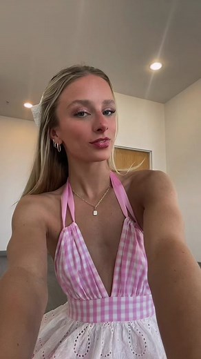 Tanned by @airbrushone per usual 😋😋