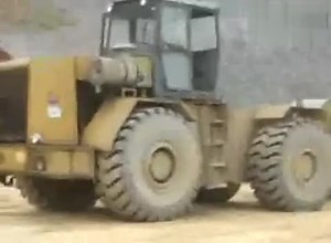 实拍:山岛冲击式压路机工作视频