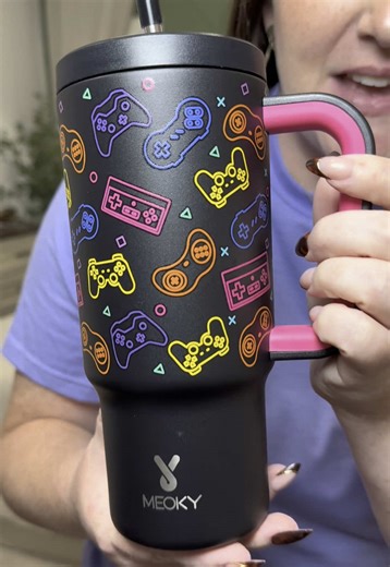 Meoky Kids Tumbler: ¡Rosado y Brillante en la Oscuridad!