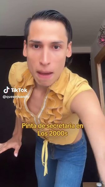Así se vestían las secretarias en los 2000s💛✨ #queenjuandy #fyp #parati #humor #comedia #risa #2000s #outfit #moda #recuerdos #realidad #lowrise #jeans #colombia #telenovela #2000
