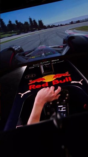 Become an F1 Champion with this ULTIMATE gaming rig 🏆