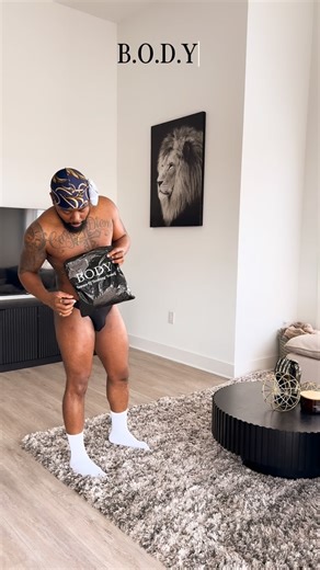 Skillz on Instagram: "Y’all I got another delivery 📦 and im in love, thank you @bodyunderwear_ @allenjfitness_ which color is your favorite? 🔵🟡 . . . . . #body #underwear #model #reels #blackmen #clean #sexy #handsome #yellow #blue"