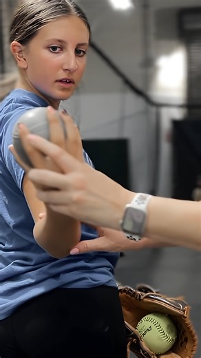 Feeling stuck? Turn your training around. You’re not alone if you have less motivation, burnout, or even get stuck in a rut. We all have been there. How do you deal with the times where your energy and motivation dwindle to a point that negatively affects your training and performance? Here are a few ways to turn your training around: * Change up your routine * Try something new * Take a different approach * Make it fun Want to TRAIN with me, the LINK is in my bio. DM if you have questions about