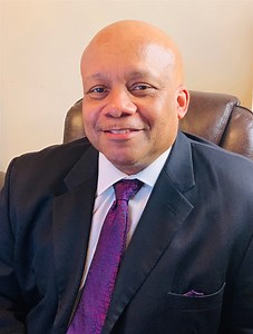 Columbia superintendent gets raise in new contract