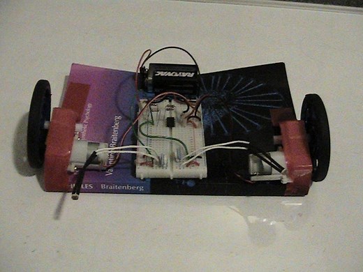 Braitenberg Vehicles 1-4: Vehicles That 3mot3