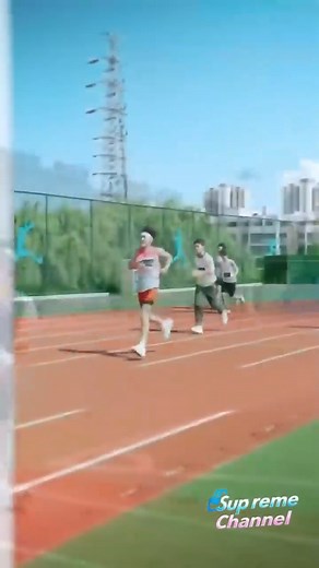 Confessing to a beauty unlocks a reward system that turns every victory into winning her heart | Eine Gruppe reifer Frauen auf der Suche nach einem Date