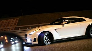 Nissan GT-R vs. Bugatti Veyron Street Racing