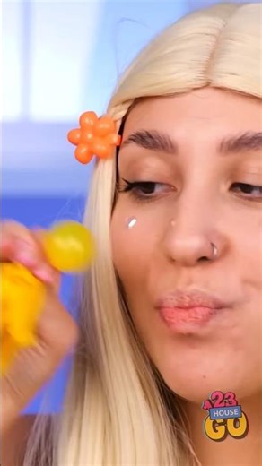 🎈Introducing the "VitaWear SmartBand," a next- generation wearable gadget