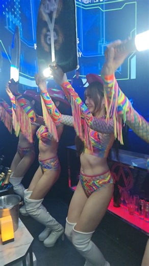 白白不乖 on Instagram: "我哥提前暖壽😆"