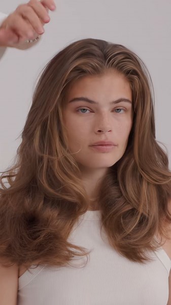 Zara Hair Volumizing Musse. A soft and light mousse to improve the natural movement of the hair while adding extra volume and shine, so your hair can face the day full of style. #zarahair #zara
