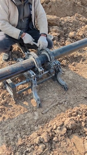 పైప్‌లోకి లోహపు ముక్కను ఎందుకు నెట్టారు?