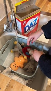 Dog mum chores are made a lot easier with Daz Universal Whites & Colours powder - just look at the transformation cleaning Dudley's dog toys..... so fresh and so clean! #cleaning #cleaningvlog #cleanwithme #dogtoys #dogowner #cleaningtips #pettoys #cleaningmotivation #cleaninghacks | Daz