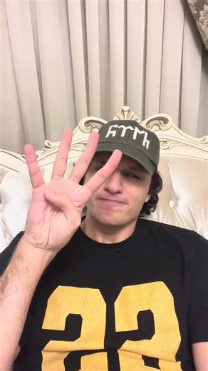 No one can write backwards 🫣 #preference #survey #question #fyp