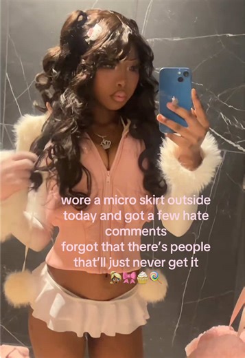 love the girlies who were complimenting me but the others r so annoying bc why do you care what i’m wearing mind ur business flop #miniskirt #microskirt #dolliest #ootd #relatable