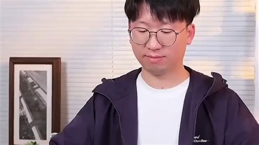 LG 笔记本电脑高效办公新选择：轻薄便携，性能强劲，长效续航，轻松应对多任务处理，居家办公、移动出差更省心，畅享流畅工作体验。