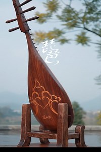 52K views · 1.1K reactions | 300,000 RMB spent to create a 1300-year-old pipa (a traditional Chinese stringed instrument) made of century-old rosewood, recreating the magnificent sound of the Tang Dynasty.300,000 RMB spent to create a 1300-year-old pipa (a traditional Chinese stringed instrument) made of century-old rosewood, recreating the magnificent sound of the Tang Dynasty. | Caffè del Carpino | Facebook