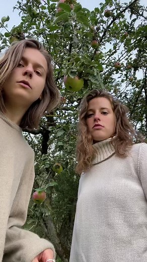 Satisfying ASMR Eating an Apple