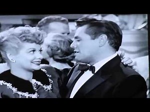 Ricky Ricardo sings dancing cheek to cheek to Lucy ♥