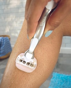 Don't settle for dry skin, give your skin moisture it deserves with the Venus MoistureGlide razor | Gillette Venus