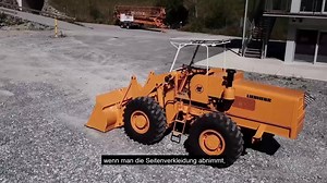 Das Liebherr-Werk Bischofshofen widmete sich in den letzten Monaten einem echten Liebhaber-Projekt: Der Restaurierung des ältesten, noch existierenden Liebherr-Radladers. 22 Hände, rund 650 Arbeitsstunden und ein gehöriges Maß an Leidenschaft waren notwendig, um den Liebherr Schaufellader 1500 im neuen Glanz erstrahlen zu lassen. Bei dem Exemplar aus den 60er-Jahren handelt es sich um einen Radlader, der speziell für den Einsatz in Steinbrüchen konzipiert wurde. Das Stück Liebherr-Geschichte sie
