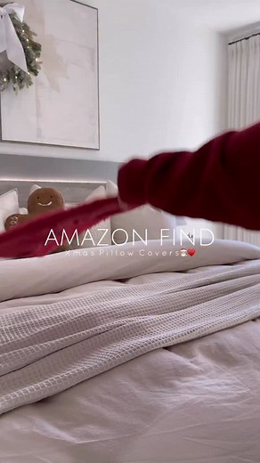 6.2K views · 49 reactions | Cozy Xmas bed笠♥️️ |Comment SHOP for links — These red pillow covers are the perfect pop of holiday magic✨ #christmasdecor #christmaspillows #pillowcovers #reddecor #holidayhome #cozychristmas #christmasvibes #cozyhome #amazonfinds #amazonhome #holidaydecor #winterdecor #neutraldecor #bedroomdecor | Lauri Barrios | Facebook