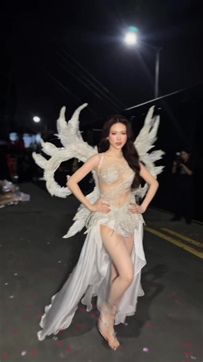 Miss Universe Bùi Quỳnh Hoa thế nào ạh???