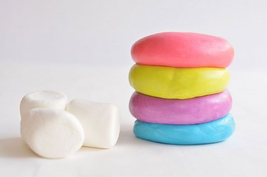 How to Make Edible Marshmallow Play Dough