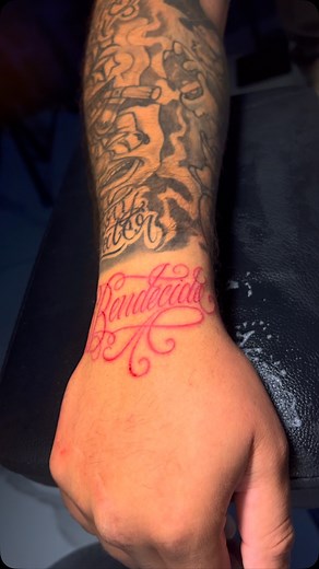 908 reactions · 83 shares | #lettering en rojo @360nezaink #lettering #tattoo #tattoolettering #letrasmexicanas #letras #letteringtattoo #caligrafia #caligrafia #ink #letrastattoo | Alberto Zamudio | Facebook