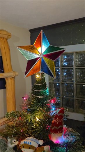#stainedglasstreestar #stainedglasstreetopper #stainedglassstar #holidaydecor #stainedglass Finished this 3d stained glass tree star today!! These can be customized in color and finish! You still have some time to get your custom order in and have it in time for the holiday! https://dabstainedglassart.etsy.com/listing/1632817325 | DAB Stained Glass LLC | Facebook