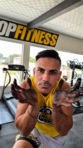 TOP FITNESS on Instagram: "Nos bastidores da Top Fitness existe muito mais do que treino. Existe suor, dedicação e a vontade incansável de entregar sempre o melhor. Cada detalhe que você vê pronto — cada máquina nova, cada melhoria no espaço, cada novidade — nasce de trabalho duro, de mãos que não têm medo de se sujar para fazer acontecer. Aqui, nada é por acaso. Tudo é construído com propósito. Enquanto muitos veem apenas a academia funcionando, nós estamos nos bastidores planejando, ajustando,