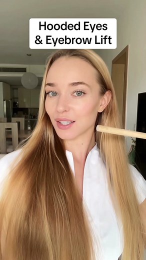 👀 The wait is finally over... 🎁 The most requested tutorial is here... ✨9-Min Complete Hooded Eyes & Eyebrow Lift Tutorial 💆🏼‍♀️ Improve your hooded eyes & lift your eyebrows 100% naturally - without needles, surgery or any other procedures 👁️ Get a Natural Eyebrow Lift with this tutorial 👩‍💻 Let me know in the comments if you'd like more in-depth tutorials like this #facemassage#eyebrowlift#hoodedeyes#naturaleyebrowlift #selfcarejourney #naturalfacelift #facemassageroutine #facesculpting