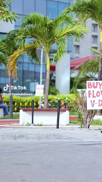 Say it with Flowers 💐❤️🌹 #cactusmaldives #flowerbouquet #cactushulhumale #florist