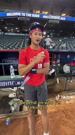 easier to rizz over text fr #baseball #texting #facetime #MLBDraftCombine