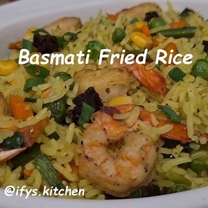YOUR XMAS FRIED RICE RECIPE IS READY💃💃💃. I added an unusual Ingredient. Can you tell what that is? . . I used Akash Basmati rice in this video and I loved it. You can get yours by calling this number 07036253557. | Ify's kitchen