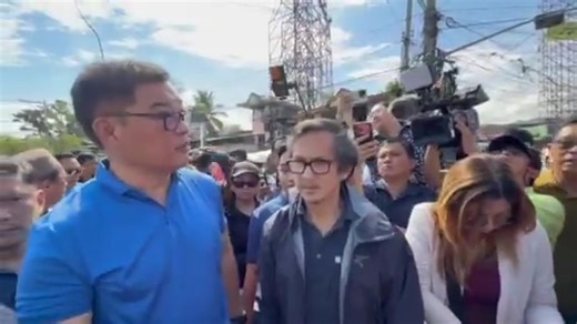 WATCH: DPWH Sec Vince Dizon orders the immediate clearing and dredging of the river along the Tubod Bridge in Iligan City during his Tuesday morning inspection. This is one of the areas that was affected by Typhoon Basyang. | via Andrea Taguines, ABS-CBN News (📹: DPWH) | ABS-CBN News