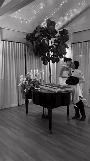 We’re saying “I do” to a giant tiramisu ☕️🍰✨ What a unique way to make your wedding YOU! Is it too much to ask for this to appear at our Thanksgiving? 🎥: @eventsbysarahandbrooke 🎂: @cannolime 📝: @eventsbysarahandbrooke 💇‍♀️: @meganblainhair 💄: @caraghhayesmakeup 📸: @leannedoylephotography 📱: @amorstudiobowral 💐: @alwaysflowersweddings | Bridal Guide Magazine