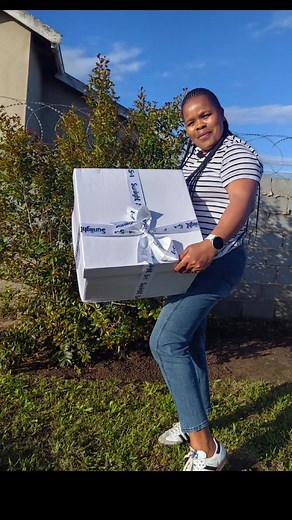 Hey besties! have you heard about the #sunlight5in1 washing powder? I tried it for the first time this weekend and WOOOW! My kids love all the bubbles and i love the effortless cleaning, the gentleness and long lasting freshness, lifting dirt and stains easily whilst producing rich foam 😍! BTW its not a new perfume, its the long lasting spring sensation fragrance of sunlight5in1 spring sensation that lasts up to 10 days that takes the cup for me 🌼✨! you should try sunlight 5in1 spring sensatio