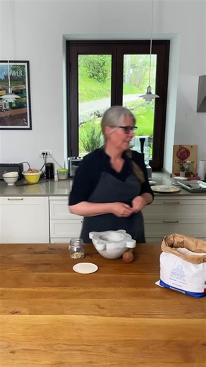 Trine Hahnemann on Instagram: "You may have already noticed that in Northern Europe we have a real love for spices. Saffron bread, cardamom buns, spiced cookies; just to name a few. Spices are part of our history, shaped by trade routes and cultural exchanges, and over time they’ve become deeply woven into who we are. The best part? They’re not only delicious, but also full of benefits. One of the most loved and widely used spices is cardamom. It may be having a big moment right now, but it has