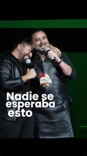 El público esperaba una imitación, pero lo que pasó después NADIE lo vio venir... 🫨 Llegó el propio @tuliorecomienda y con público en vivo hicimos un Burger Master. 😂 @masterlatinoamerica Video completo, hoy domingo 8pm en YouTube.@Tulio Recomienda