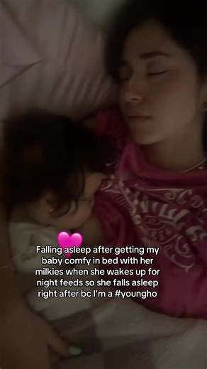 I cannot even imagine the moms who have to get up and actually make a bottle 😩 I’d cry ! It’s so easy to just whip it out and fall back asleep #breastfeeding #momsoftiktok #ftm #youngmom