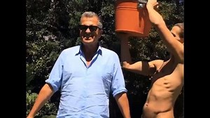 Mario Testino cumplió el reto de la cubeta de hielo