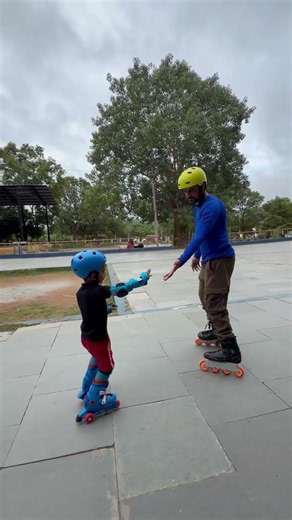 5 year old skating ! Day 3 skating kid ! Learn skating #skate #skating #rollerskating