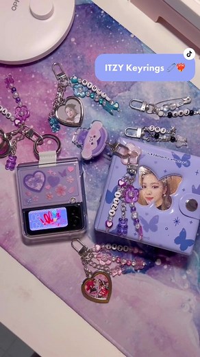new ITZY keyrings 🧷 from @berrylovelyph 💜 thank you sm ^^ #shopeeph #shopee #fyp #foryou #itzy #ryujin #kpop #photocard #itzyryujin #midzy #crazyinlove #loco #desksetup