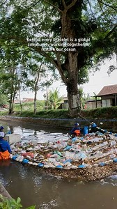 These cleanups don’t happen without you. This holiday season, you can give meaningful gifts and help us remove even more trash from the ocean. A cleaner ocean starts with community. Shop now: https://bit.ly/4pmwtjH 💙 | 4ocean